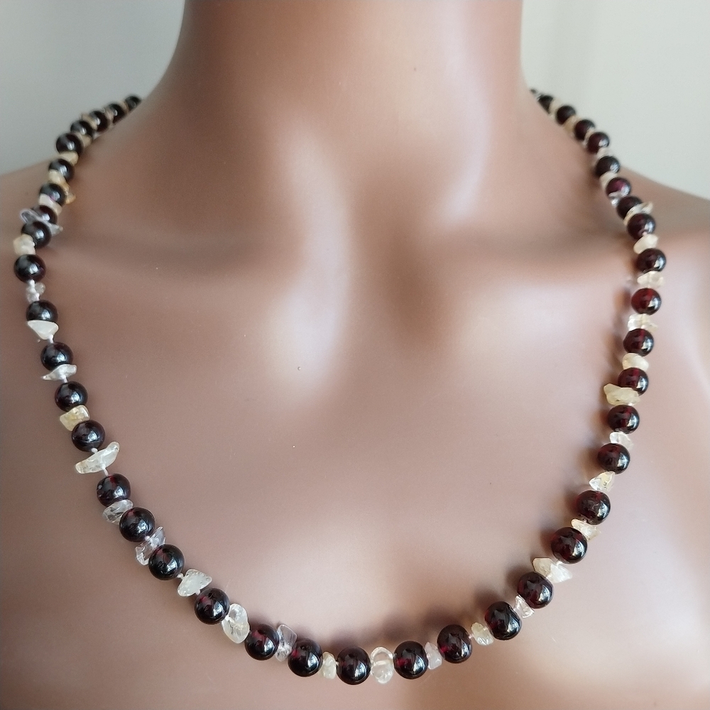 Vintage Garnet Beaded Necklace - 585 (14k) Lock